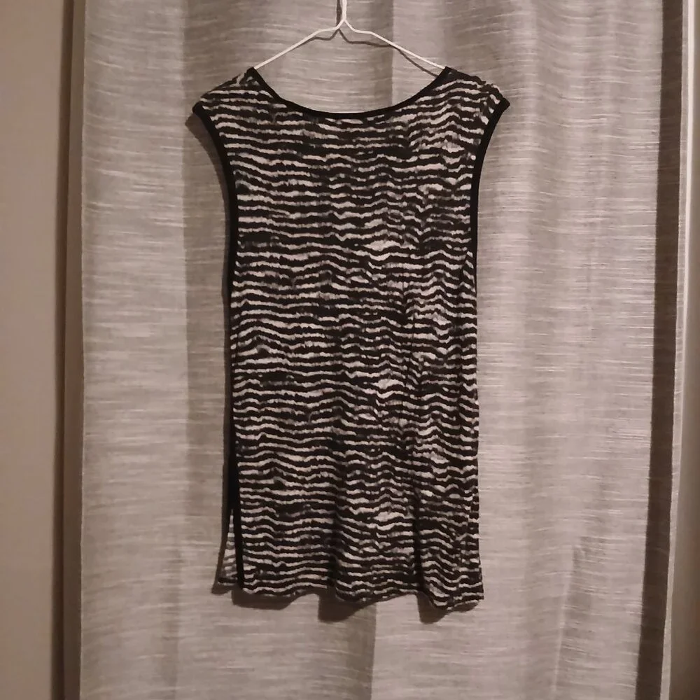 Tank - Picture 2 of 4